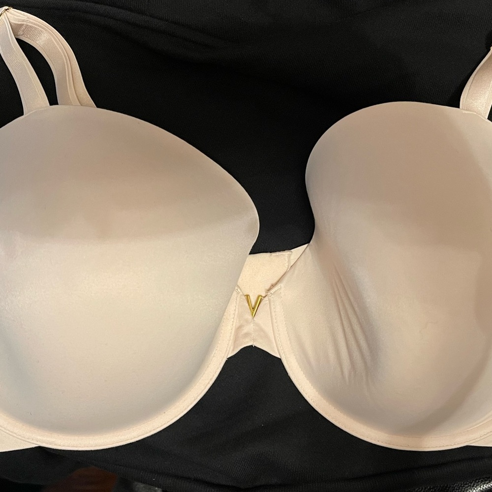 Victorias Secret bra size 44ddd gently used